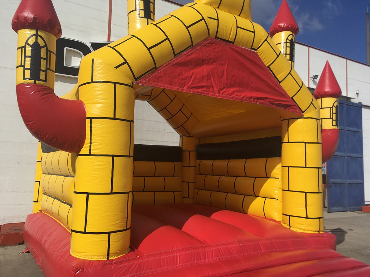 HÜPFBURG Camelot rot gelb 3m x 4m auf Lager auch mit Ihrem Logo bedruckt