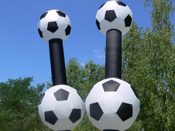Skydancer Fußball riesig